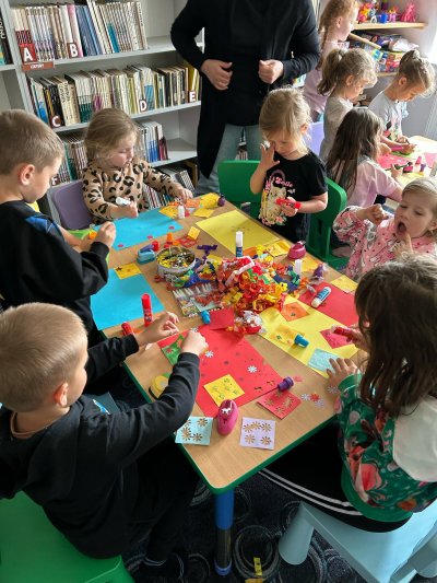 Okładka albumu: Małe MIłe Czwartki - Latawce, dmuchawce, wiatr...